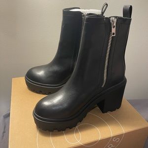 Urban outfitters zip up boot size 7